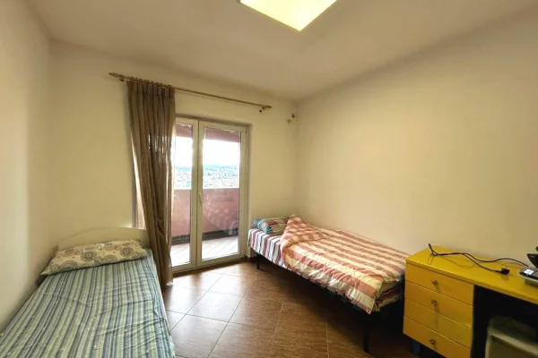 Shtepi ne shitje Apartament ne Tirane, 2+1, Mobilimi E mobiluar, Pagesa 218,000  Euro.