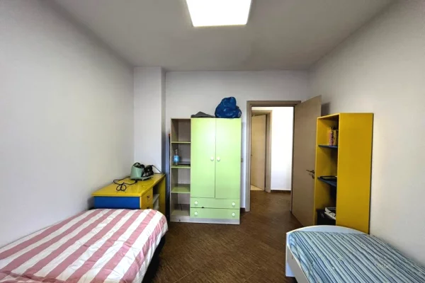 Shtepi ne shitje Apartament ne Tirane, 2+1, Mobilimi E mobiluar, Pagesa 218,000  Euro.