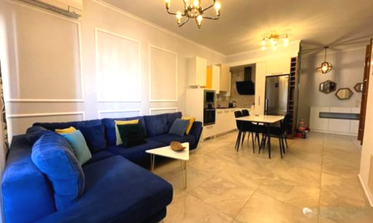 Shtepi ne shitje Apartament ne Tirane, 2+1, Mobilimi E mobiluar, Pagesa 165,000  Euro.