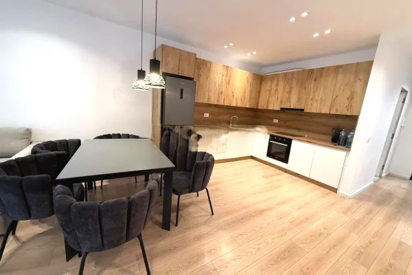 Shtepi ne shitje Apartament ne Tirane, 2+1, Mobilimi E mobiluar, Pagesa 250,000  Euro.