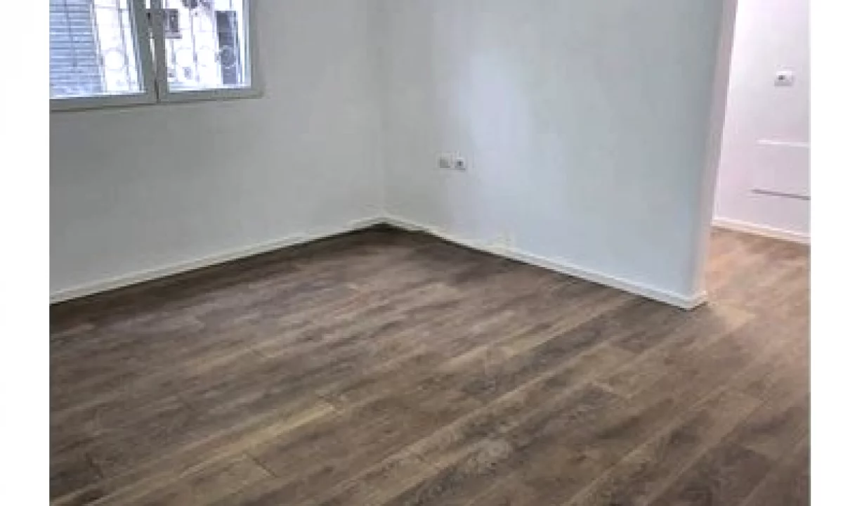 Shtepi ne shitje Apartament ne Tirane, 1+1, Mobilimi Bosh, pa mobiluar, Pagesa 137,000  Euro.