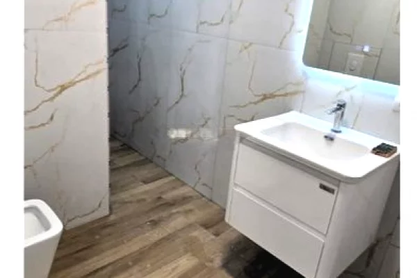 Shtepi ne shitje Apartament ne Tirane, 1+1, Mobilimi Bosh, pa mobiluar, Pagesa 137,000  Euro.