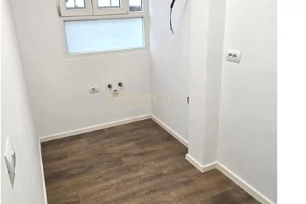 Shtepi ne shitje Apartament ne Tirane, 1+1, Mobilimi Bosh, pa mobiluar, Pagesa 137,000  Euro.