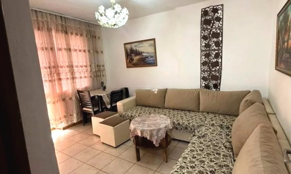 Shtepi ne shitje Apartament ne Tirane, 1+1, Mobilimi Pjeserisht e mobiluar, Pagesa 120,000  Euro.