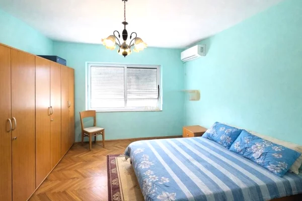 Shtepi ne shitje Apartament ne Tirane, 2+1, Mobilimi Pjeserisht e mobiluar, Pagesa 145,000  Euro.
