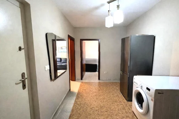 Shtepi ne shitje Apartament ne Tirane, 2+1, Mobilimi Pjeserisht e mobiluar, Pagesa 145,000  Euro.