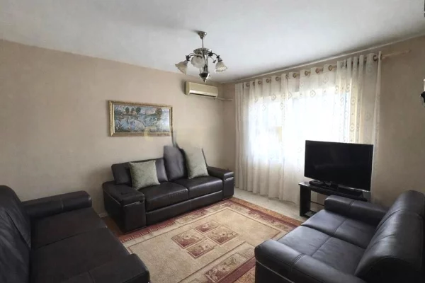 Shitet apartament 2+1 tek ruga Ferit Xhajko