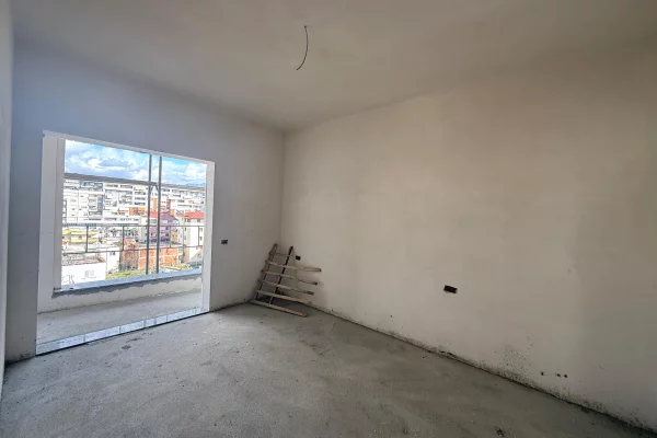 Shtepi ne shitje Apartament ne Tirane, 2+1, Mobilimi Bosh, pa mobiluar, Pagesa 120,000  Euro.