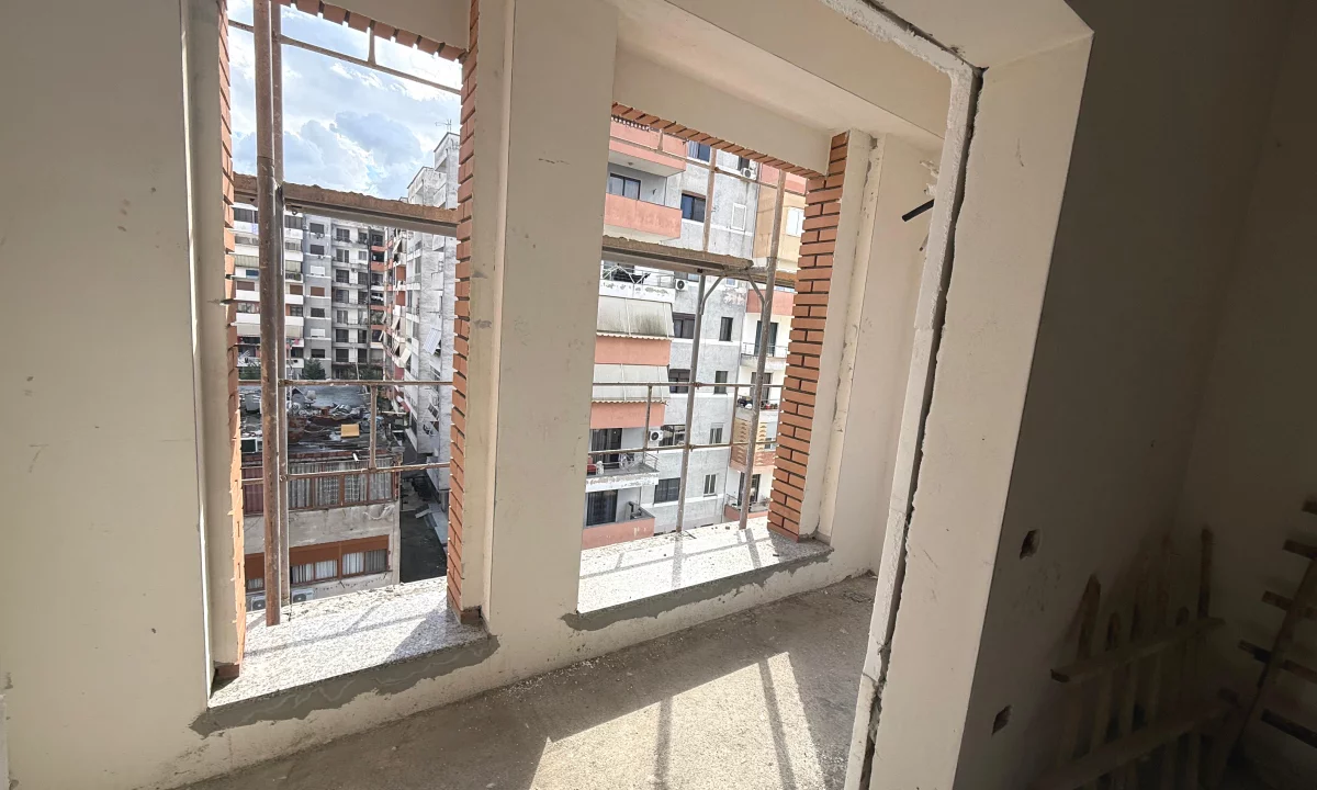 Shtepi ne shitje Apartament ne Tirane, 2+1, Mobilimi Bosh, pa mobiluar, Pagesa 120,000  Euro.