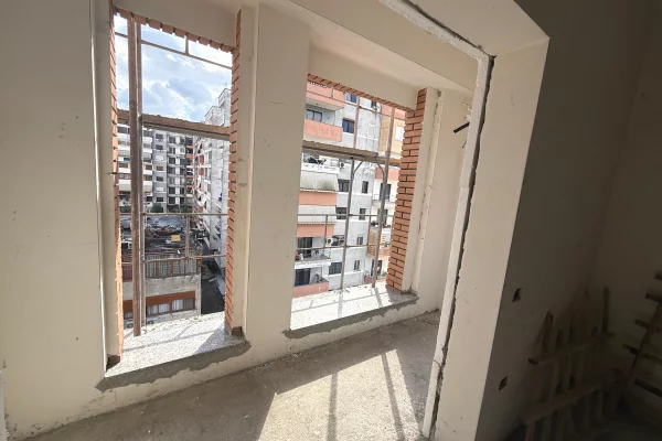 2+1 per shitje astir 