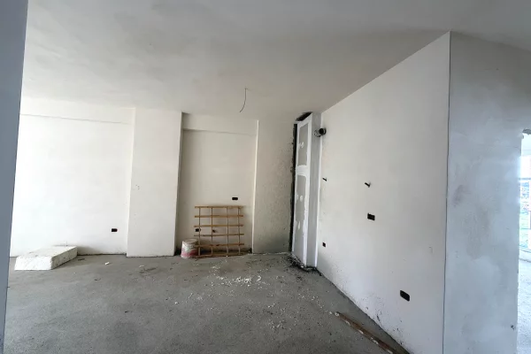 Shtepi ne shitje Apartament ne Tirane, 2+1, Mobilimi Bosh, pa mobiluar, Pagesa 120,000  Euro.