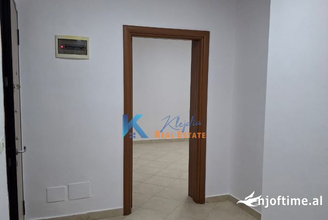 Shtepi me qera Apartament ne Tirane, 2+1, Mobilimi E mobiluar, Pagesa 40,000  Leke.