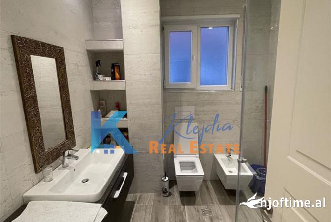 Shtepi me qera Apartament ne Tirane, 1+1, Mobilimi E mobiluar, Pagesa 50,000  Leke.