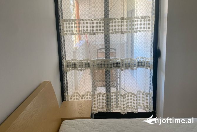Shtepi me qera Apartament ne Tirane, 1+1, Mobilimi E mobiluar, Pagesa 500  Euro.