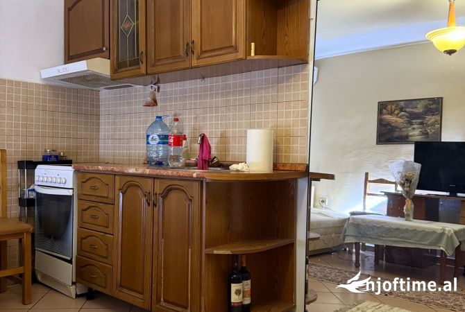 Shtepi me qera Garsoniere ne Tirane - 35,000 Leke