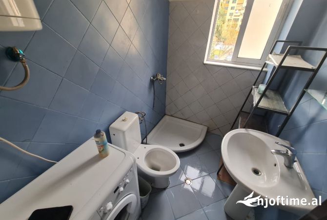 Shtepi me qera Apartament ne Tirane, Garsoniere, Mobilimi E mobiluar, Pagesa 35,000  Leke.