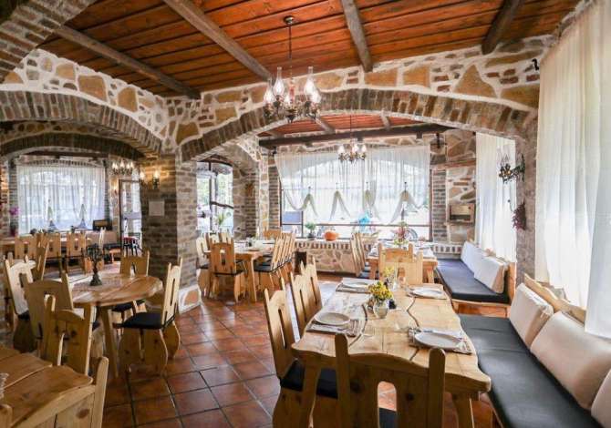 Ambient biznesi me qera 2+1 ne Tirane - 1,500 Euro