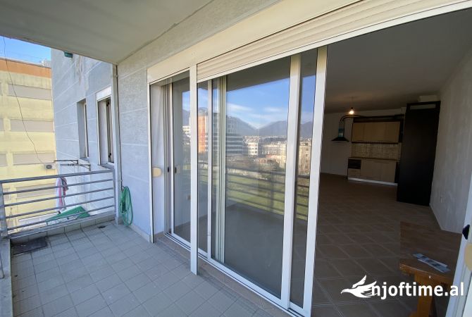 Shtepi ne shitje Apartament ne Tirane, 1+1, Mobilimi Bosh, pa mobiluar, Pagesa 92,000  Euro.