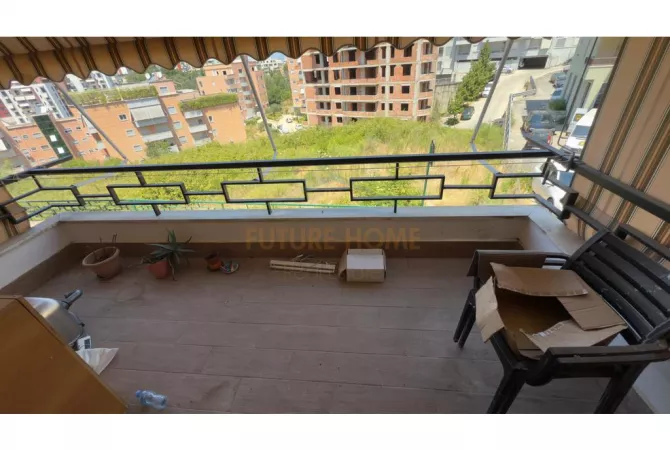 Shtepi ne shitje Apartament ne Tirane, 3+1, Mobilimi Bosh, pa mobiluar, Pagesa 240,000  Euro.