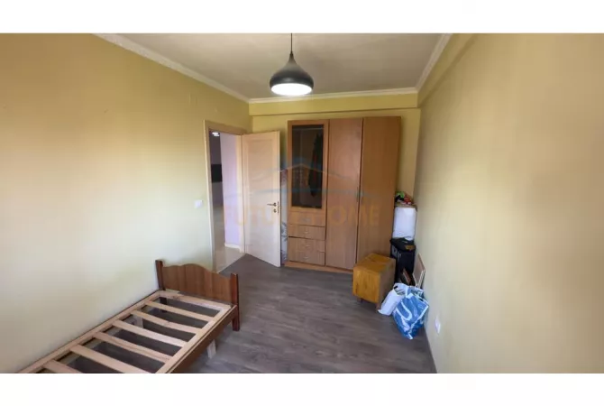 Shtepi ne shitje Apartament ne Tirane, 3+1, Mobilimi Bosh, pa mobiluar, Pagesa 240,000  Euro.
