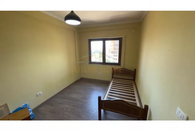 Shtepi ne shitje Apartament ne Tirane, 3+1, Mobilimi Bosh, pa mobiluar, Pagesa 240,000  Euro.