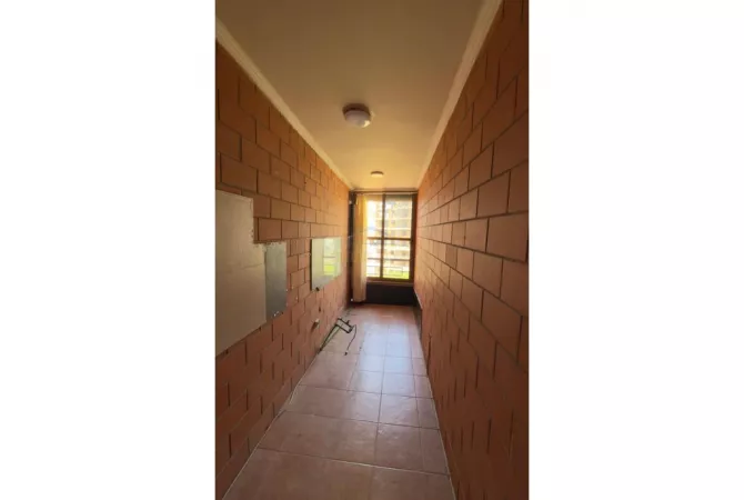 Shtepi ne shitje Apartament ne Tirane, 3+1, Mobilimi Bosh, pa mobiluar, Pagesa 240,000  Euro.