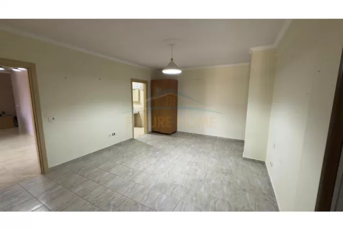 Shtepi ne shitje Apartament ne Tirane, 3+1, Mobilimi Bosh, pa mobiluar, Pagesa 240,000  Euro.