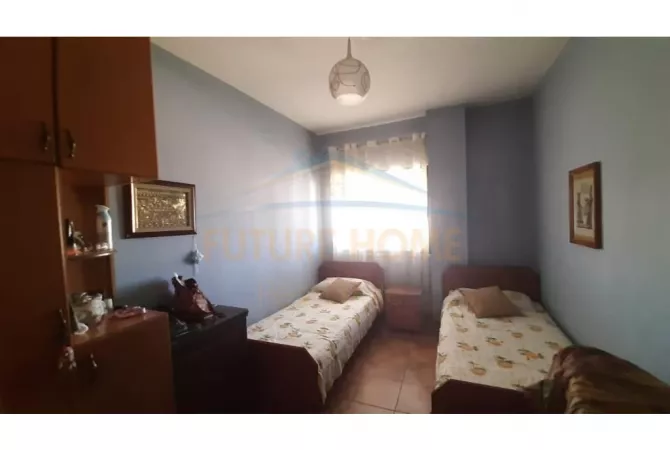 Shtepi ne shitje Apartament ne Tirane, 3+1, Mobilimi E mobiluar, Pagesa 170,000  Euro.