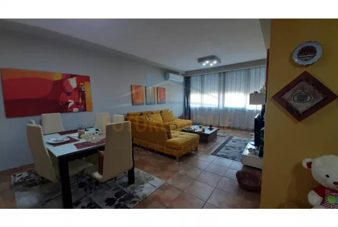 Shtepi ne shitje Apartament ne Tirane, 3+1, Mobilimi E mobiluar, Pagesa 170,000  Euro.