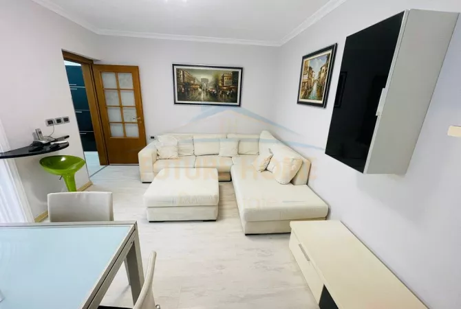 Shtepi me qera Apartament ne Tirane, 2+1, Mobilimi E mobiluar, Pagesa 1,000  Euro.