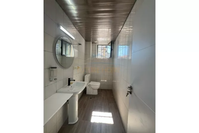 Ambjent biznesi me qera 1+1 ne Tirane - 1,500 Euro