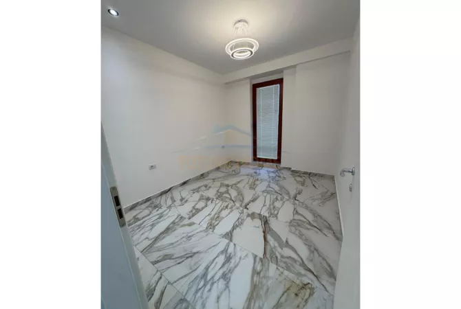 Shtepi me qera 1+1 ne Tirane - 90,000 Leke
