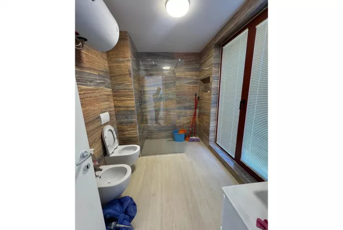 Shtepi me qera 1+1 ne Tirane - 90,000 Leke