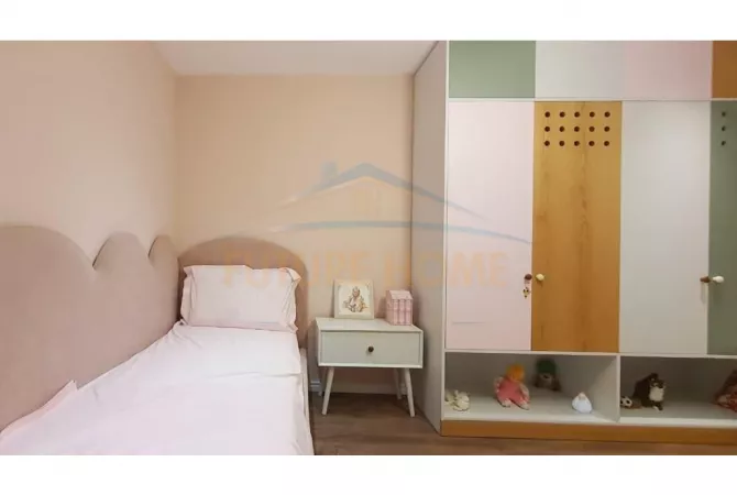 Shtepi ne shitje Apartament ne Tirane, 3+1, Mobilimi E mobiluar, Pagesa 250,000  Euro.