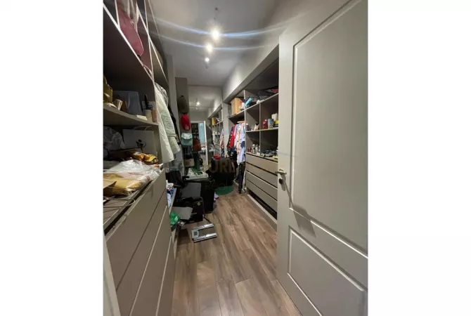 Shtepi ne shitje Apartament ne Tirane, 3+1, Mobilimi E mobiluar, Pagesa 250,000  Euro.