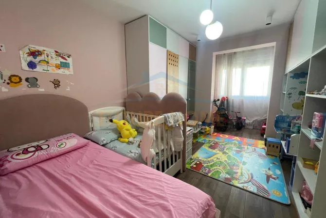 Shtepi ne shitje Apartament ne Tirane, 3+1, Mobilimi E mobiluar, Pagesa 250,000  Euro.