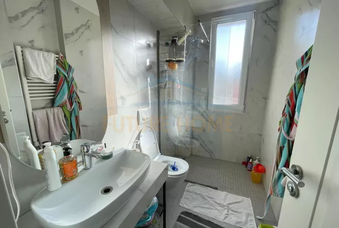 Shtepi ne shitje Apartament ne Tirane, 3+1, Mobilimi E mobiluar, Pagesa 250,000  Euro.