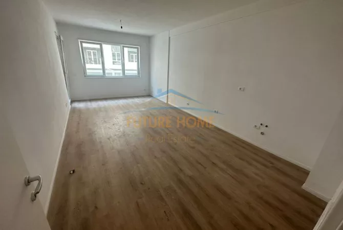 Shtepi ne shitje Apartament ne Tirane, 2+1, Mobilimi Bosh, pa mobiluar, Pagesa 110,000  Euro.