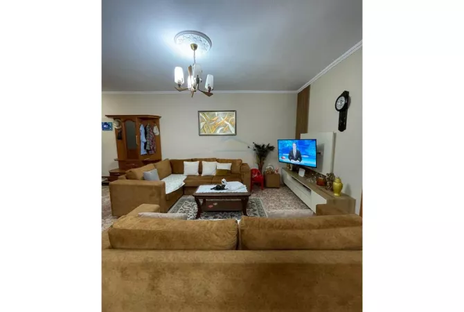 Shtepi ne shitje Apartament ne Tirane, 2+1, Mobilimi E mobiluar, Pagesa 160,000  Euro.