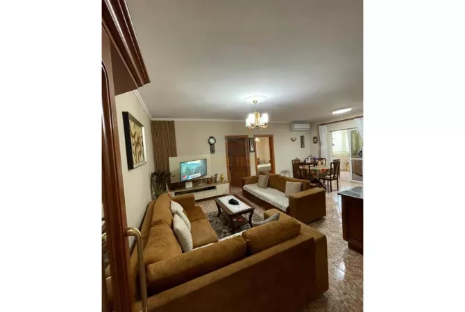 Shtepi ne shitje Apartament ne Tirane, 2+1, Mobilimi E mobiluar, Pagesa 160,000  Euro.