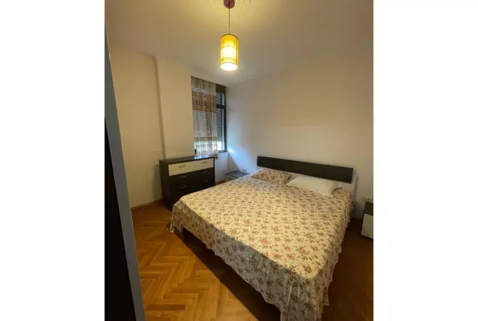 Shtepi me qera Apartament ne Tirane, 2+1, Mobilimi E mobiluar, Pagesa 700  Euro.