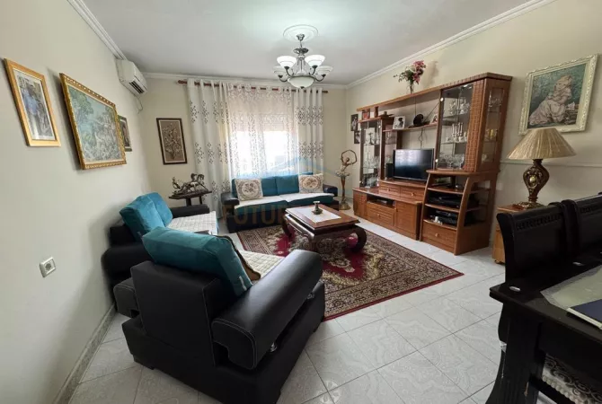 Shtepi ne shitje Apartament ne Tirane, 2+1, Mobilimi E mobiluar, Pagesa 135,000  Euro.