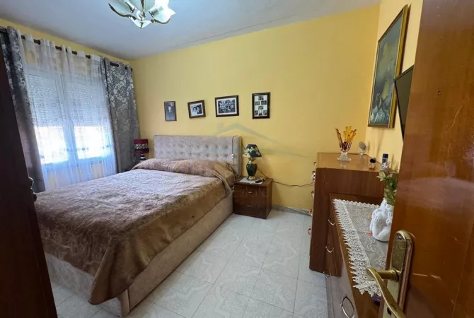 Shtepi ne shitje Apartament ne Tirane, 2+1, Mobilimi E mobiluar, Pagesa 135,000  Euro.