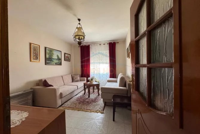 Shtepi ne shitje Apartament ne Tirane, 2+1, Mobilimi E mobiluar, Pagesa 135,000  Euro.