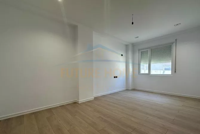 Shtepi ne shitje Apartament ne Tirane, 2+1, Mobilimi Bosh, pa mobiluar, Pagesa 130,000  Euro.
