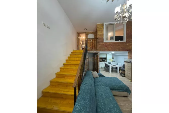 Shtepi ne shitje Duplex(shtepi me 2 kate) ne Tirane, 2+1, Mobilimi E mobiluar, Pagesa 75,000  Euro.