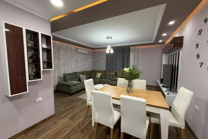 Shtepi ne shitje Apartament ne Tirane, 2+1, Mobilimi E mobiluar, Pagesa 210,000  Euro.