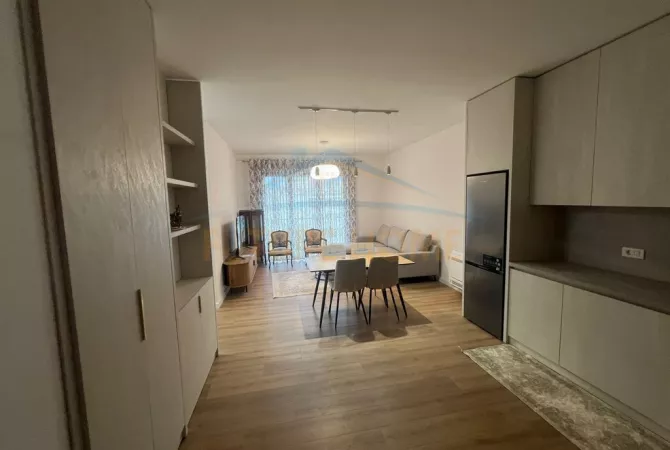Shtepi me qera 2+1 ne Tirane - 800 Euro
