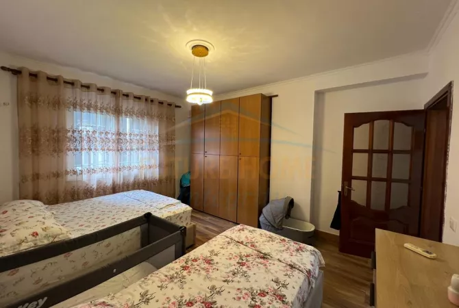 Shtepi ne shitje Apartament ne Tirane, 1+1, Mobilimi E mobiluar, Pagesa 170,000  Euro.
