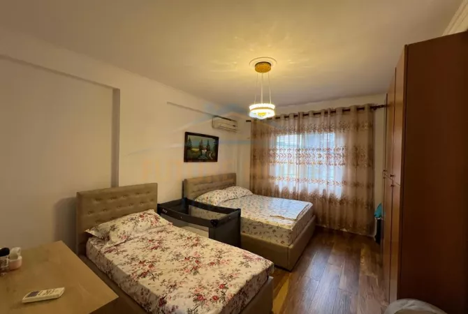 Shtepi ne shitje Apartament ne Tirane, 1+1, Mobilimi E mobiluar, Pagesa 170,000  Euro.